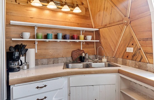 La Pine House | Cozy, Unique Geodesic Home in La Pine has Wood Stove, Private Deck, Hot Tub!