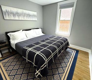 Wilmington Apartment | Cozy unit King bed & laundry