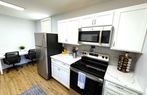 Wilmington Apartment | Cozy unit King bed & laundry