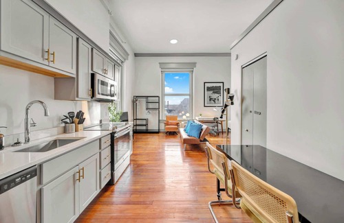 Downtown Louisville Apartment | Cozy Unit w/Free Parking | Near Norton Hospital
