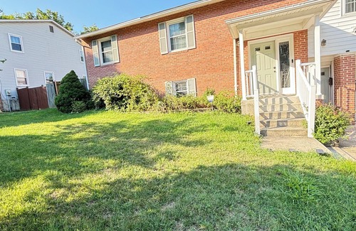 Wheaton-Glenmont House | Cozy unit with private entrance in Silver Spring next to Brookside Garden Park