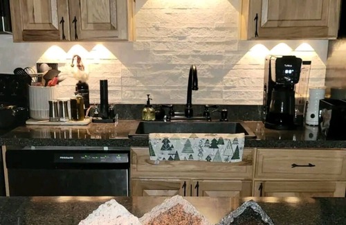 Seven Springs Condo | Cozy Up at the Coco Château