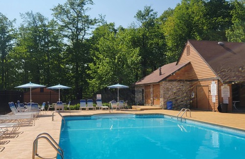 Seven Springs Condo | Cozy Up at the Coco Château