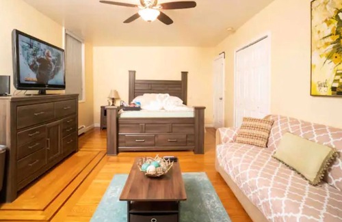 North Bergen Apartment | Cozy up in a Private Suite 20mins from NYC