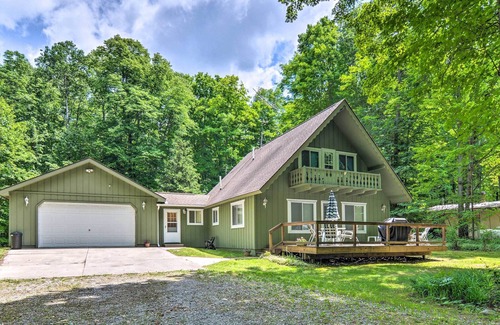 Elmira Cottage | Cozy Up North Cottage in Heart of Winter Sports!