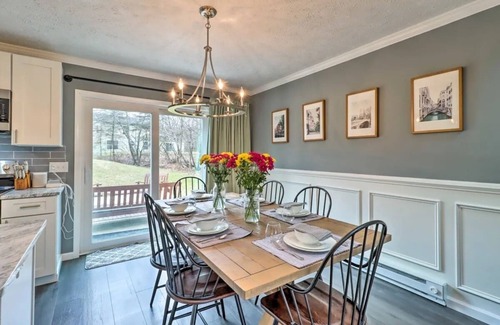 Mount Pocahontas House | Cozy up! Perfect for a girls weekend or family getaway