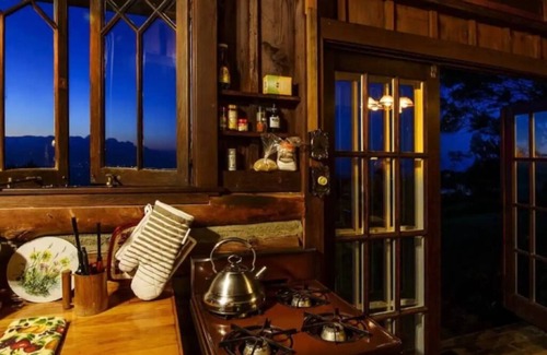 Kula Cabin | Cozy Upcountry Log Cabin