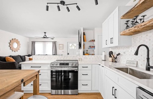 Noblesville Apartment | Cozy Updated 3BR Noblesville Bungalow