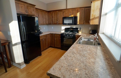 Mason City Condo | Cozy updated Condo. Close to shopping and restaurants.