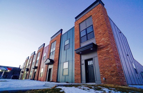 Mason City Condo | Cozy updated Condo. Close to shopping and restaurants.