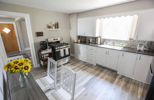 Orchard Park Cottage | Cozy Updated Cottage in the Village of Orchard Park Minutes to Highmark Stadium!