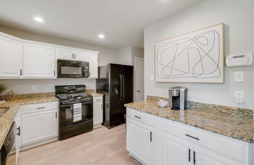 Park Central House | Cozy Updated Home, A+ Location, 2 King Suites!