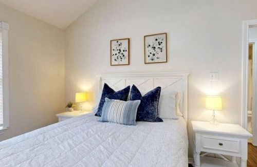 Eastmark House | Cozy Updated Home Near Wolf Pen Creek Park – College Station, Texas