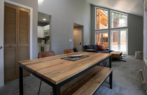 Incline Village Condo | Cozy Updated McCloud Condo - Walk to Lakeshore Drive, Shops & Restaurants