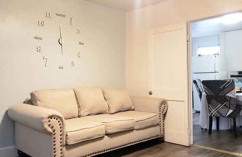 New London Apartment | Cozy Upper 2 bedroom apartment >Free Wi-Fi and parking - 2nd floor-private space