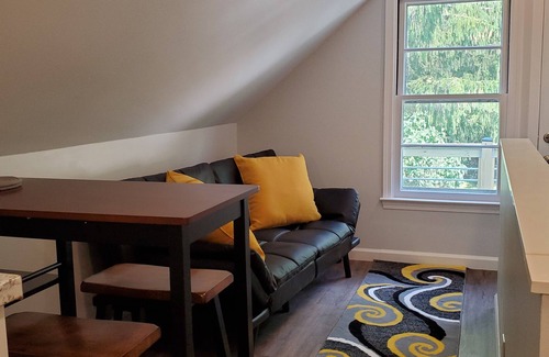 Sharon Apartment | Cozy Upper Cottage - 1 Bdrm, 1 Bath upper level apartment with private entrance.