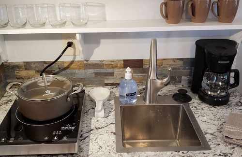 Sharon Apartment | Cozy Upper Cottage - 1 Bdrm, 1 Bath upper level apartment with private entrance.