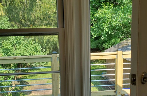 Sharon Apartment | Cozy Upper Cottage - 1 Bdrm, 1 Bath upper level apartment with private entrance.