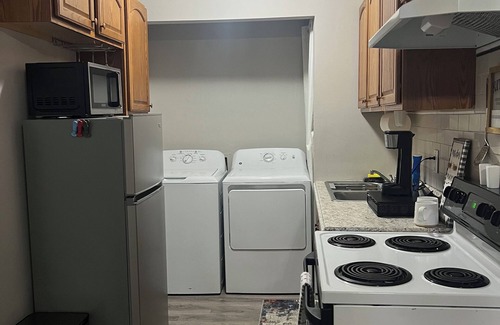 Richmond Apartment | Cozy upstairs 2 bed/1 bath Richmond apt near EKU