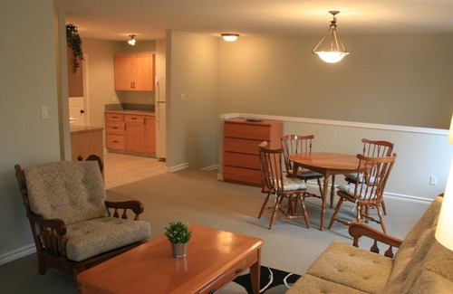Lethbridge Condo | Cozy upstairs condo with lots of light & full office space 5mins to University