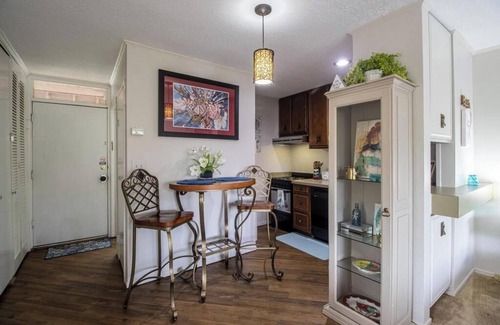 Diamondhead Condo | Cozy upstairs Studio Condo at Diamondhead overlooking the Lake & Country Club