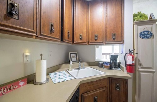Diamondhead Condo | Cozy upstairs Studio Condo at Diamondhead overlooking the Lake & Country Club