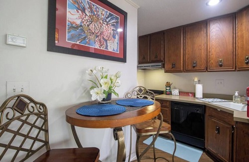 Diamondhead Condo | Cozy upstairs Studio Condo at Diamondhead overlooking the Lake & Country Club