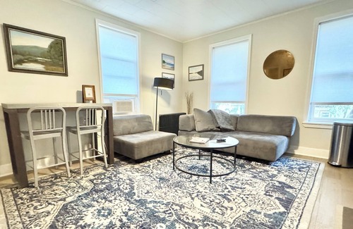 Kingston Apartment | Cozy Uptown Getaway
