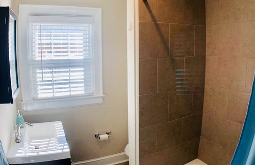 Cherry House | Cozy Uptown Retreat!