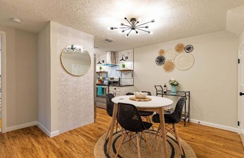 Murray Hill House | COZY URBAN BEAUTY MINUTES FROM HOSPITALS, RIVERWALK AND RESTAURANTS
