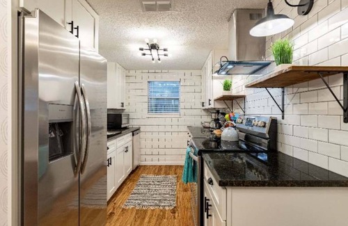 Murray Hill House | COZY URBAN BEAUTY MINUTES FROM HOSPITALS, RIVERWALK AND RESTAURANTS