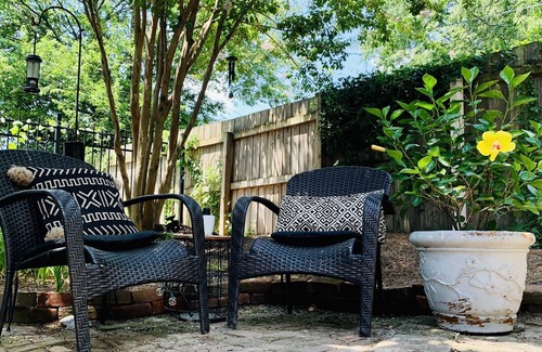 Jackson Ward House | Cozy Urban Oasis in Historic Home FREE Private Parking Included