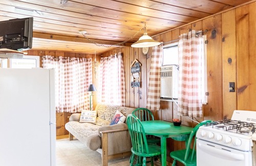 Au Sable Cottage | Cozy cabin on Lake Huron! nFirepit, grills, patio chairs and more!