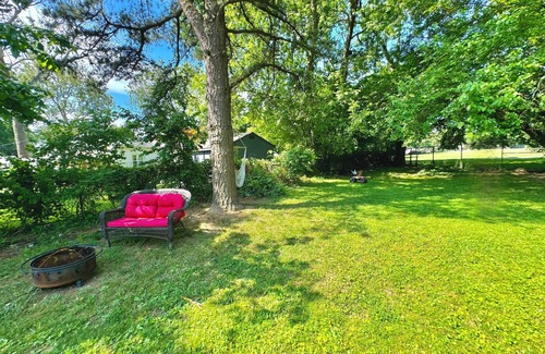 Wallingford House | Cozy with A Huge Yard-5 minutes Swarthmore & Widner 11 mins from PHL