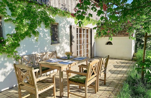 Hebertsfelden Apartment | Cozy vacation apartment (85sqm) for 6 people with west-facing terrace and wood-burning stove