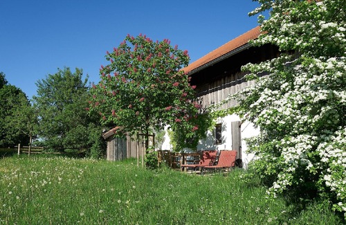 Hebertsfelden Apartment | Cozy vacation apartment (85sqm) for 6 people with west-facing terrace and wood-burning stove