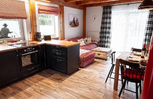 Neuloipfering Apartment | Cozy vacation apartment (65sqm) in Wild West style with terrace