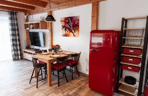 Neuloipfering Apartment | Cozy vacation apartment (65sqm) in Wild West style with terrace
