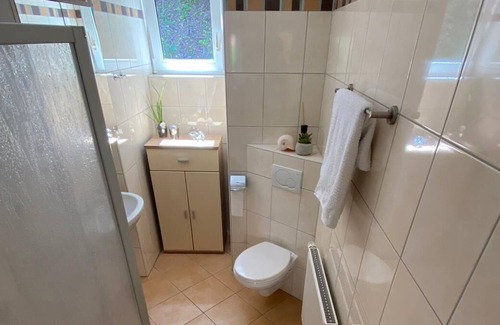 Mainberg Apartment | Cozy vacation apartment for 2 people (60 sqm) below Mainberg Castle