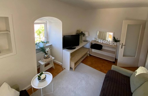 Mainberg Apartment | Cozy vacation apartment for 2 people (60 sqm) below Mainberg Castle
