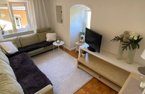 Mainberg Apartment | Cozy vacation apartment for 2 people (60 sqm) below Mainberg Castle