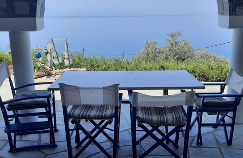 Lefokastron Apartment | Cozy vacation apartment with stunning sea views, 5 minutes' walk from the beach