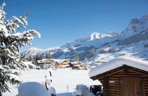 Adelboden Apartment | Cozy vacation apartment directly on the "Chuenisbergli" ski slope.