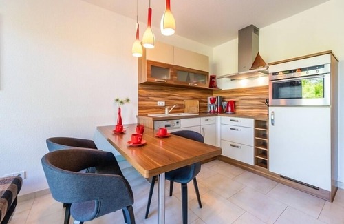 Juliusruh Apartment | Cozy vacation apartment with covered terrace, right on the beach