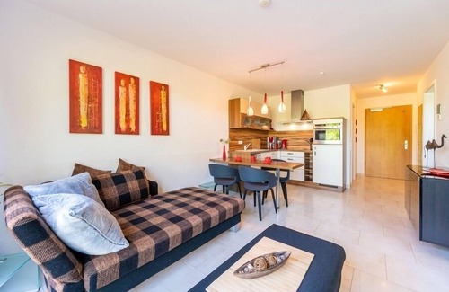 Juliusruh Apartment | Cozy vacation apartment with covered terrace, right on the beach