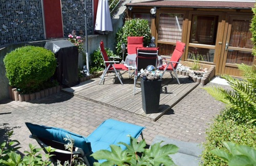 Ostrach Apartment | Cozy Vacation Apartment "Waldraff" with Terrace, Wi-Fi & Playground