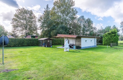 Lubkow House | Cozy vacation bungalow near Binz with terrace, barbecue & large property