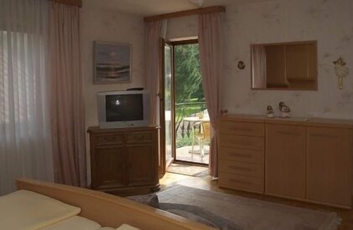 Tauberrettersheim Apartment | Cozy vacation home with fireplace and flatscreen TV perfect for 2 people