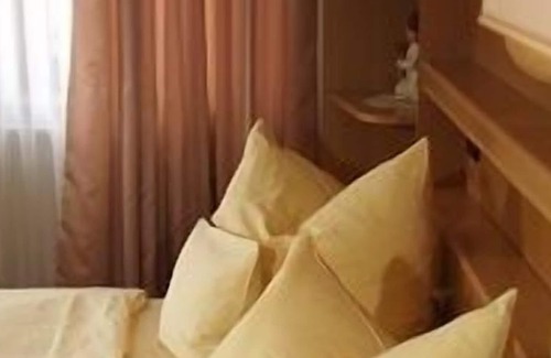 Tauberrettersheim Apartment | Cozy vacation home with fireplace and flatscreen TV perfect for 2 people