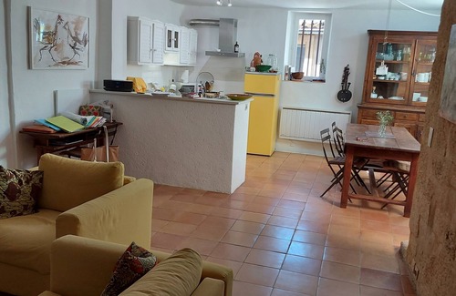 Vers-Pont-du-Gard House | Cozy vacation home in picture-book village, 2 km to the beach at the Pont du Gard